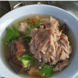 ก๋วยจั๊บญวนจ๊ะจ๋า&ส้มตำ ตลาดโต้รุ่งสี่แยกไฟแดงซอย13