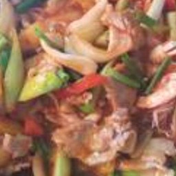 ผัดน้ำพริกเผารวมมิตร+ไข่ดาว