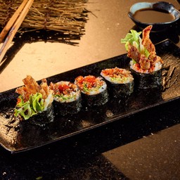 ข้าวห่อสาหร่ายไส้ไข่ปลาบินกรุบกรอบ