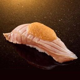 ข้าวปั้นหน้าปลาแซลมอน ซอสเมนไท