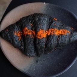 Thai-tea Chacoal Croissant
