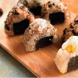 ข้าวปั้นญี่ปุ่น มาม่าซูบิ Mamasubi Onigiri & ชีสแชพ Cheese Chap ชีสล้นๆ & ขนมจีนโคตรแซ่บ น้ำยา 3ใจ พริกขี้หนูสวน สาขาศรีย่าน