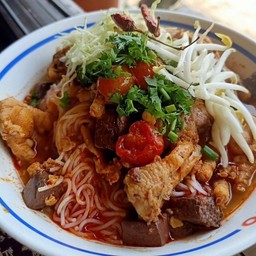 ขนมจีนน้ำเงี้ยวเชียงราย