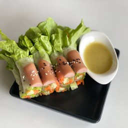 สลัดโรลไส้กรอก