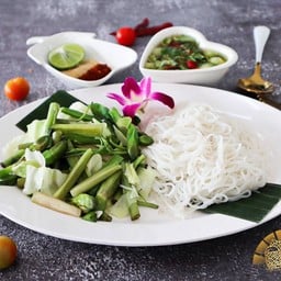 *ขนมจีนเส้นสด+น้ำแจ่วกระเทียมดอง(เมืองเลย)