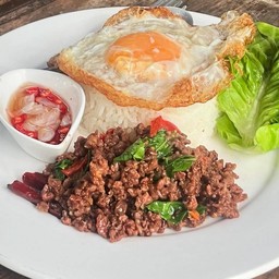 ข้าวกระเพราเนื้อโคขุนสับ.