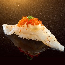 ข้าวปั้นหน้าครีบปลาตาเดียวลาวา