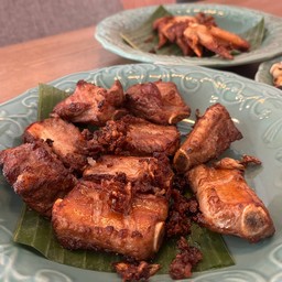 กระดูกหมูทอด