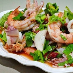 ลาบรวมมิตรทะเล