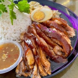 กนกวรรณ ข้าวขาหมู ข้าวมันไก่ เพชรบุรี (คลองสุเอช)