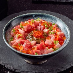 ข้าวหน้ามันปู ปลาทูน่าครีบน้ำเงิน(มากุโระ)