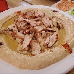 HUMMUS WITH CHICKEN SHAWARMA