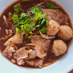 ก๋วยเตี๋ยวเนื้อเปื้อย