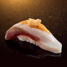 ข้าวปั้นหน้าปลาฮามาจิ ซอสไซเคียว