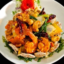 กระทงทองกุ้งผัดเม็ดมะม่วงหินมะพานต์