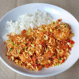 ข้าวราดกุ้งผัดพริกเกลือ