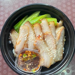 ข้าวคอหมูย่างน้ำจิ้มแจ๋ว