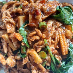 ผัดพริกแกงไก่