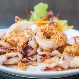 ข้าวปลาหมึกทอดกระเทียม