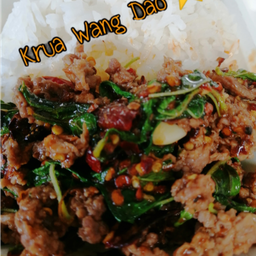 ข้าวราดกะเพราเนื้อพริกแห้ง