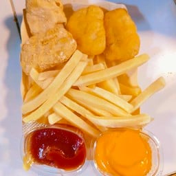 ชุด 2 อย่าง แฟรนฟราย+นักเก็ตไก่ 4 ชิ้น