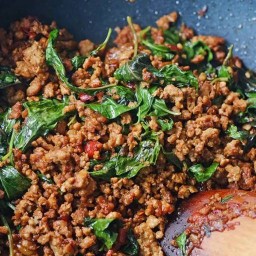 กะเพราเข้าเส้น หมูทอดกระเทียม บางแวก 104 บางแวก104