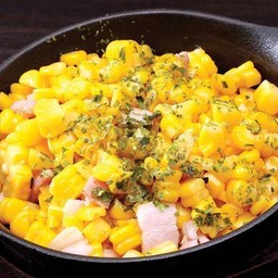 ข้าวโพดผัดเนยใส่เบคอน