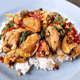 ข้าวกะเพราหอยแมลงภู่