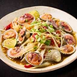 Spicy papaya salad with blanched cockle and fermented fish sauce