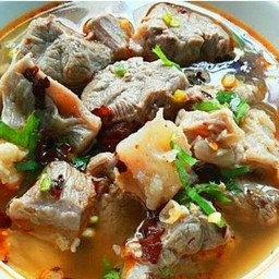 ต้มแซ่บเนื้อและเครืี่องใน