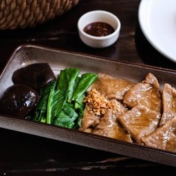 ข้าวหมูหมักเห็ดหอม