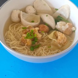 บะหมี่ลูกชิ้นปลารวมมิตร