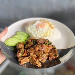 ข้าวกระเพราหมูตุ๋น