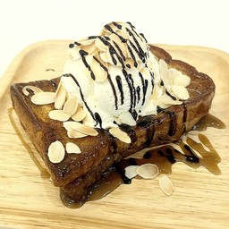 มินิโทสต์อัลมอนด์ช็อคฯ+ไอศกรีมวนิลา