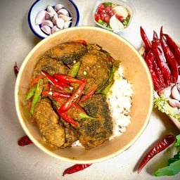 ปลาดุกผัดพริกแกงใต้ (ราดข้าว)