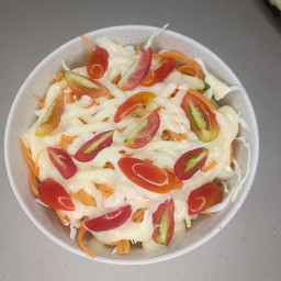 สลัดไส้กรอกไก่