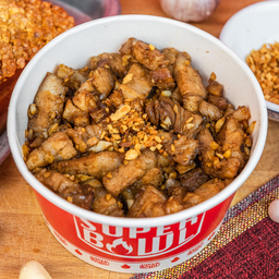 (กับข้าว) หมูกรอบกระเทียมพริกไทย