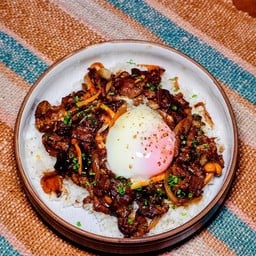 ข้าวหน้าเนื้อไข่ออนเซ็น