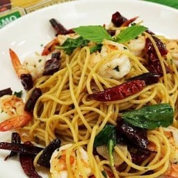สปาเก็ตตี้ผัดพริกแห้งทะเล (กุ้งสด+หมึกสด)