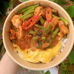 ข้าวผัดพริกแกงไก่