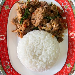 ข้าวกระเพราเป็ดพะโล้