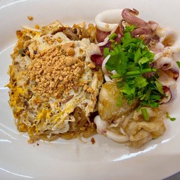 ผัดไท ปลาหมึกไข่