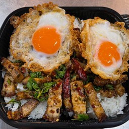 กะเพราถาดหมูกรอบ M