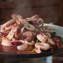 ปลาหมึกผัดกะปิ