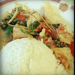 ผัดฉ่าปลากระพงทอดราดข้าว