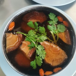 ตุ๋นเห็ดหอมซี่โครงหมู