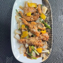 ปลากระพงผัดพริกไทยดำ