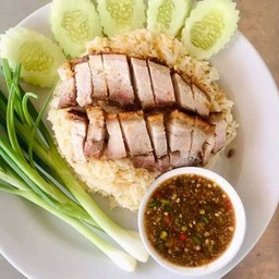 ข้าวมันหมูกรอบ อิ่มสุข (พิเศษหมู)