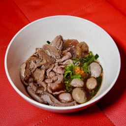 ก๋วยเตี๋ยวสูตรโบราณ เนื้อตุ๋น-หมูตุ๋น เจริญราษฎร์ ซอย7