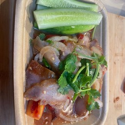 ยำคอหมูย่าง